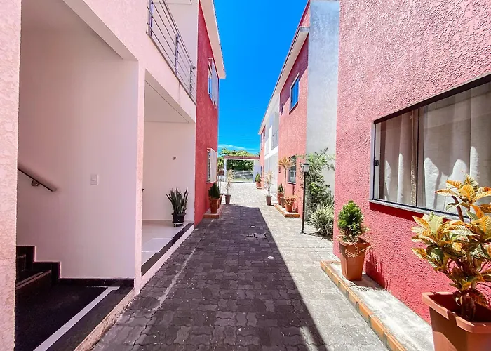 Ape Pavimento Superior Com 3 Quartos Com Ar Condicionado, Varanda E Suite Com Vista Para A Piscina E Internet Privativa, A Poucos Metros Da Praia De Taperapua. Residencial Jardins De Taperapua, Condominio Com Piscina, 2 Vagas De Garagem E Area Gourme