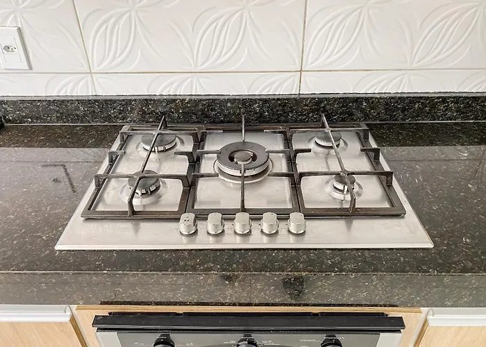 Ape Pavimento Superior Com 3 Quartos Com Ar Condicionado, Varanda E Suite Com Vista Para A Piscina E Internet Privativa, A Poucos Metros Da Praia De Taperapua. Residencial Jardins De Taperapua, Condominio Com Piscina, 2 Vagas De Garagem E Area Gourme